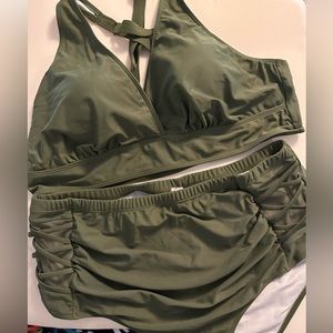 Women’s 2 piece EUC